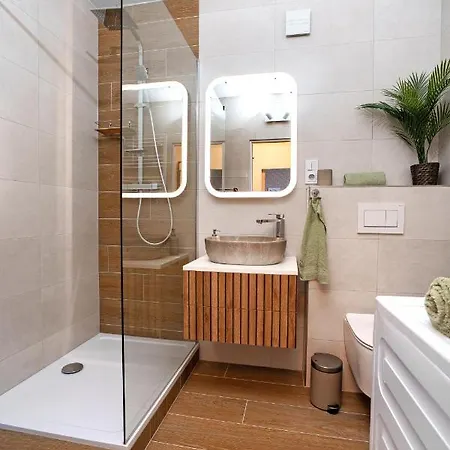 Golden Leaf Sladkovskeho Apartamento