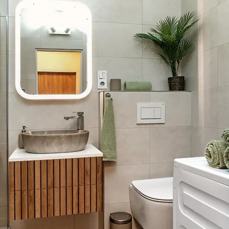 Golden Leaf Sladkovskeho