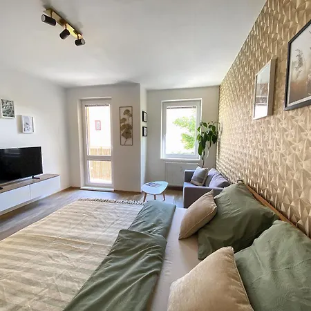 Apartamento Golden Leaf Sladkovskeho